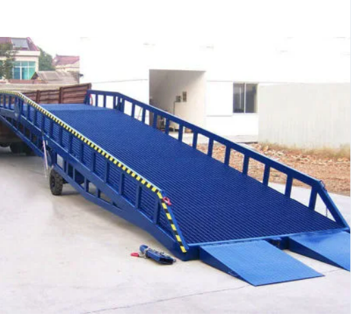 Hydraulic mobile dock leveler loading ramp